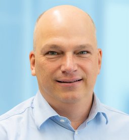 Porträtfoto des Pflegedirektors Frank Hederer