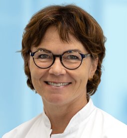 (Claudia Seitz) Porträtfoto der Chefärztin Dr. Elisabeth Bösl