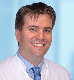 (Stefan Hanke) Porträtfoto des Oberarztes Dr. Dominik Uihlein