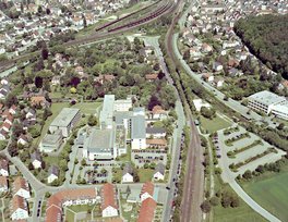 (Stadtarchiv Schwandorf
Luftbildverlag Bertram) Luftaufnahme des Krankenhauses St. Barbara mit allen Gebäuden von 2005