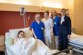 Das Krankenhauspersonal gratulierte der Mutter zum Nachwuchs.