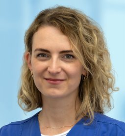 Porträtfoto der Oberärztin Dr. Mária Sporer