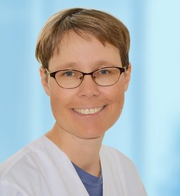 (Claudia Seitz) Porträtfoto der Oberärztin Dr. Bettina Närger