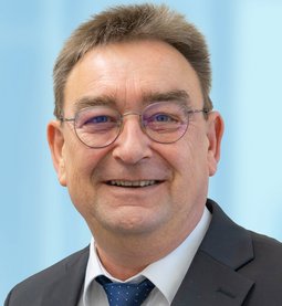 Porträtfoto des Stellvertretenden Geschäftsführers Michael Enzmann