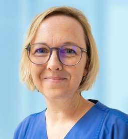Porträtbild der Hebamme Stefanie Lang